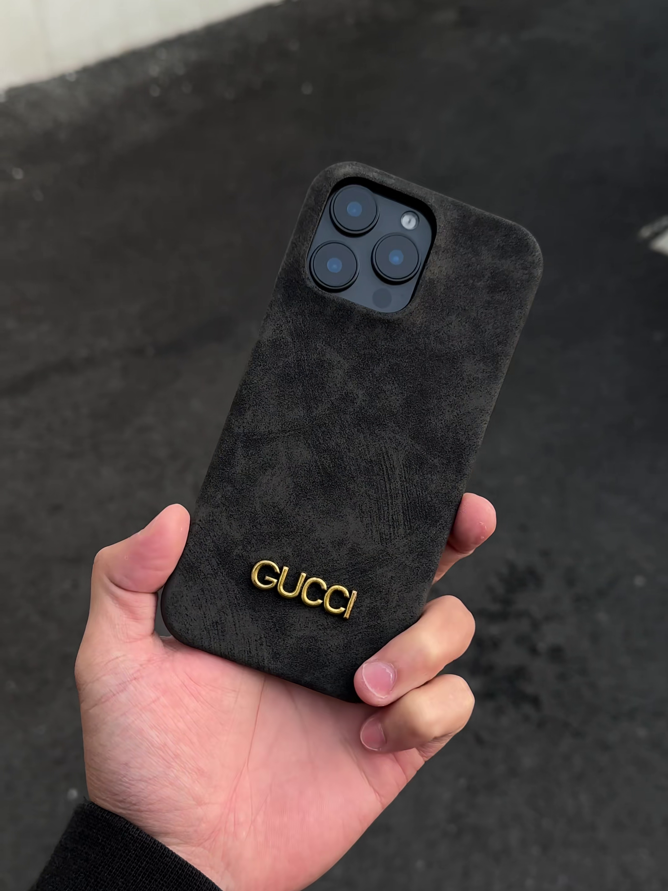 古馳金屬立標翻毛皮手機殼